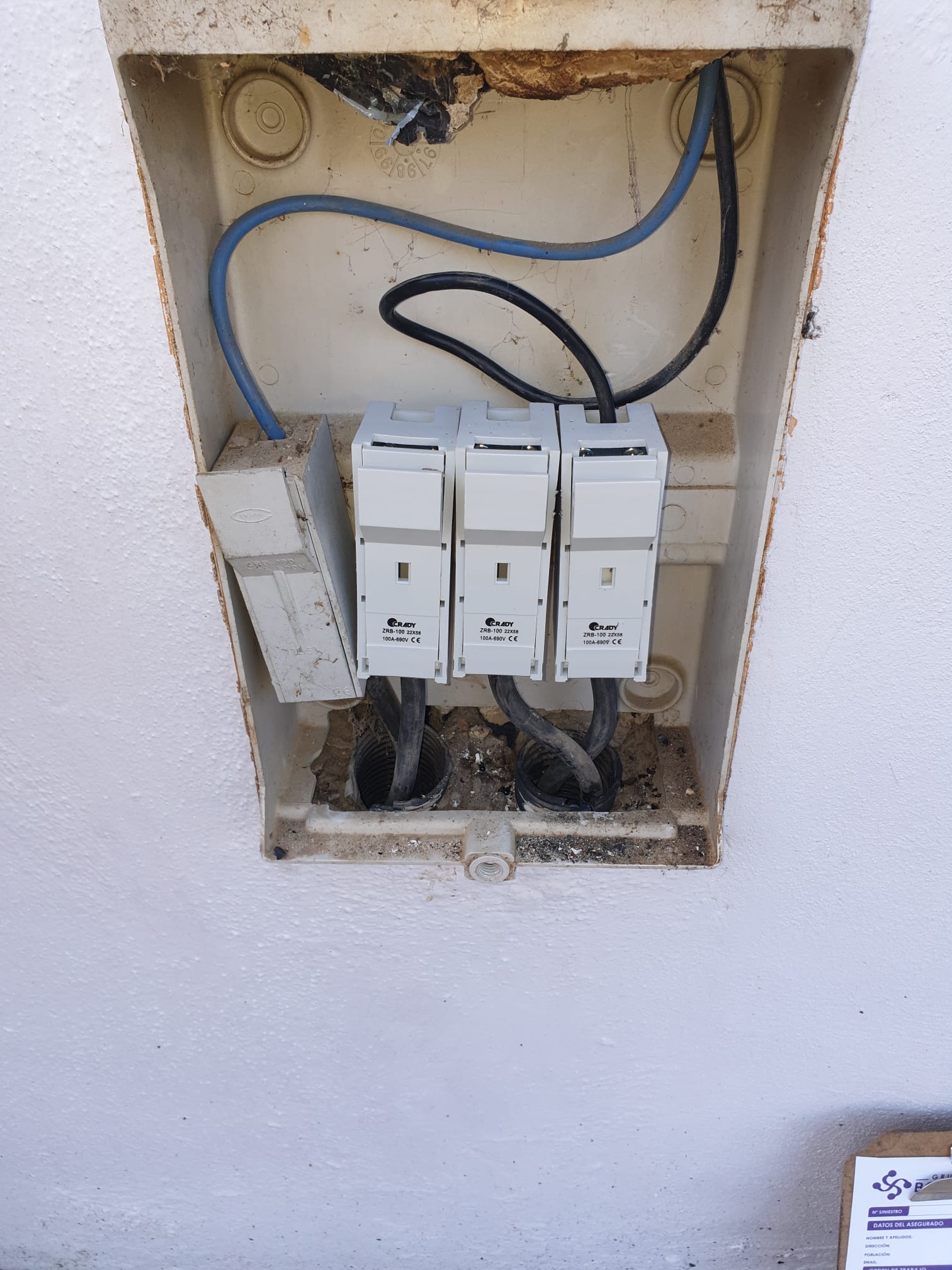 NIKAVIA, ofrecemos instalaciones, mantenimiento y atención de averías eléctricas 24/7 en Sevilla y alrededores.