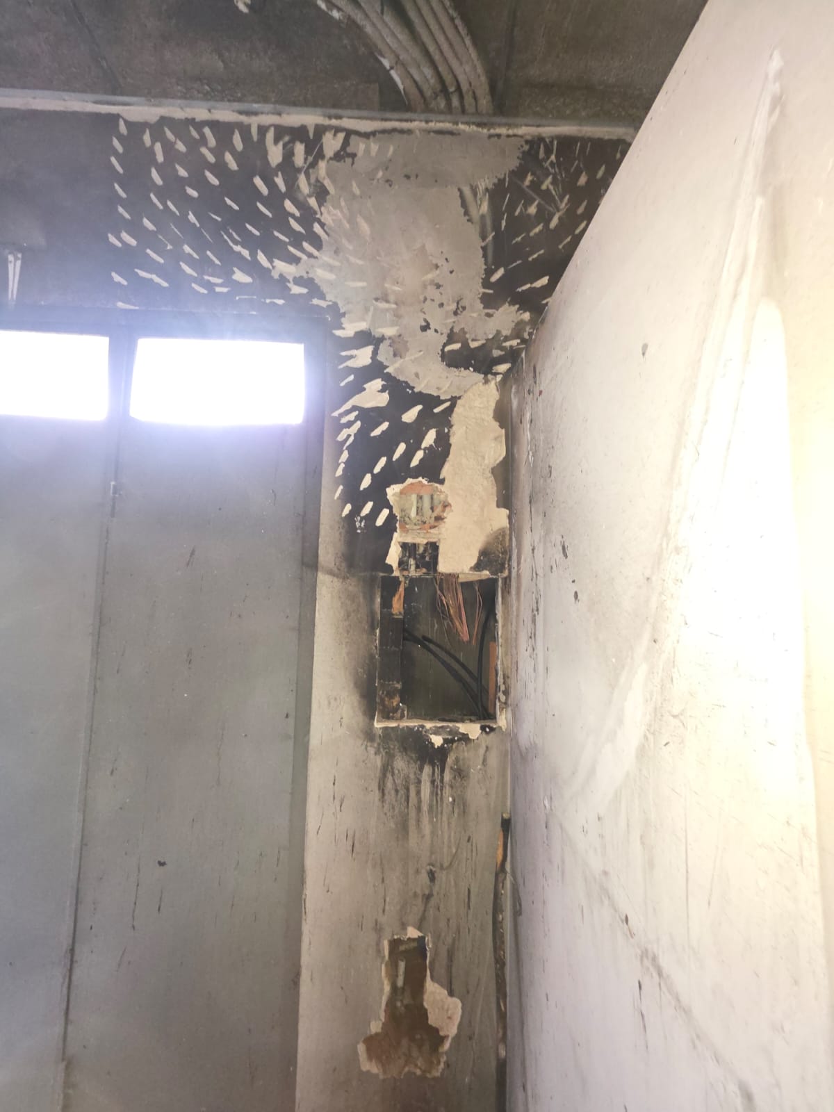 NIKAVIA, ofrecemos instalaciones, mantenimiento y atención de averías eléctricas 24/7 en Sevilla y alrededores.